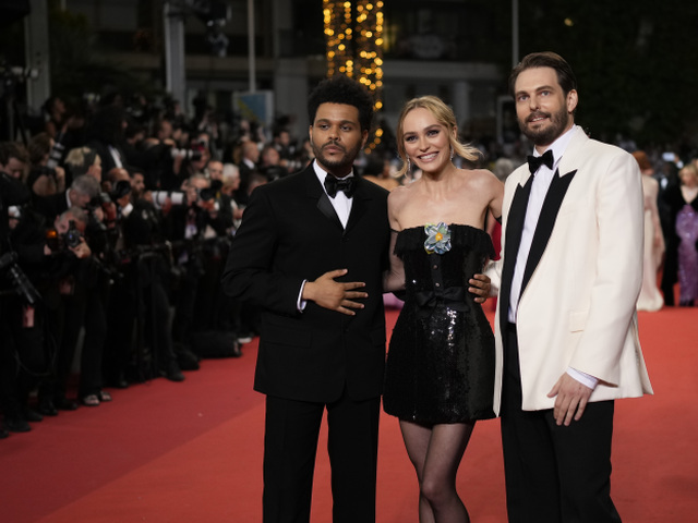 Abel Tesfaye alias The Weeknd, herečka Lily-Rose Depp a režisér Sam Levinson 