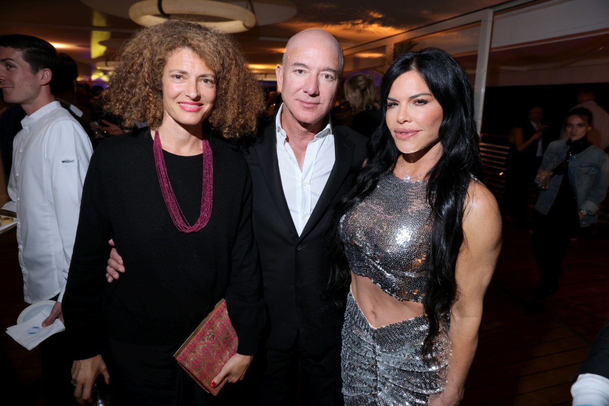 Ginevra Elkann, miliardár Jeff Bezos a jeho snúbenica Lauren Sanchez