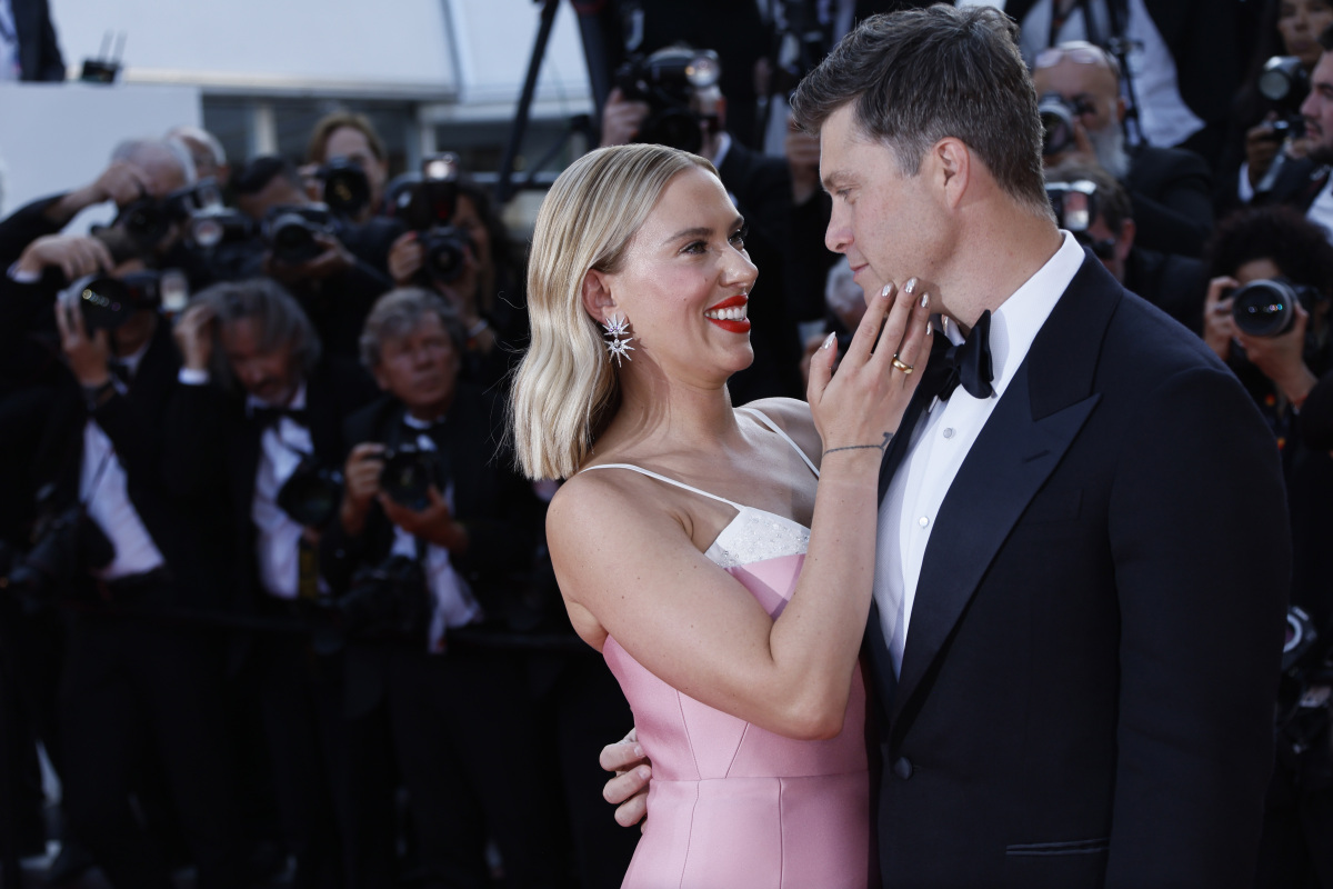 Scarlett Johansson a jej partner Colin Jost