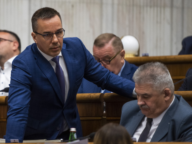 SR Bratislava NRSR parlament 90. schôdza BAX