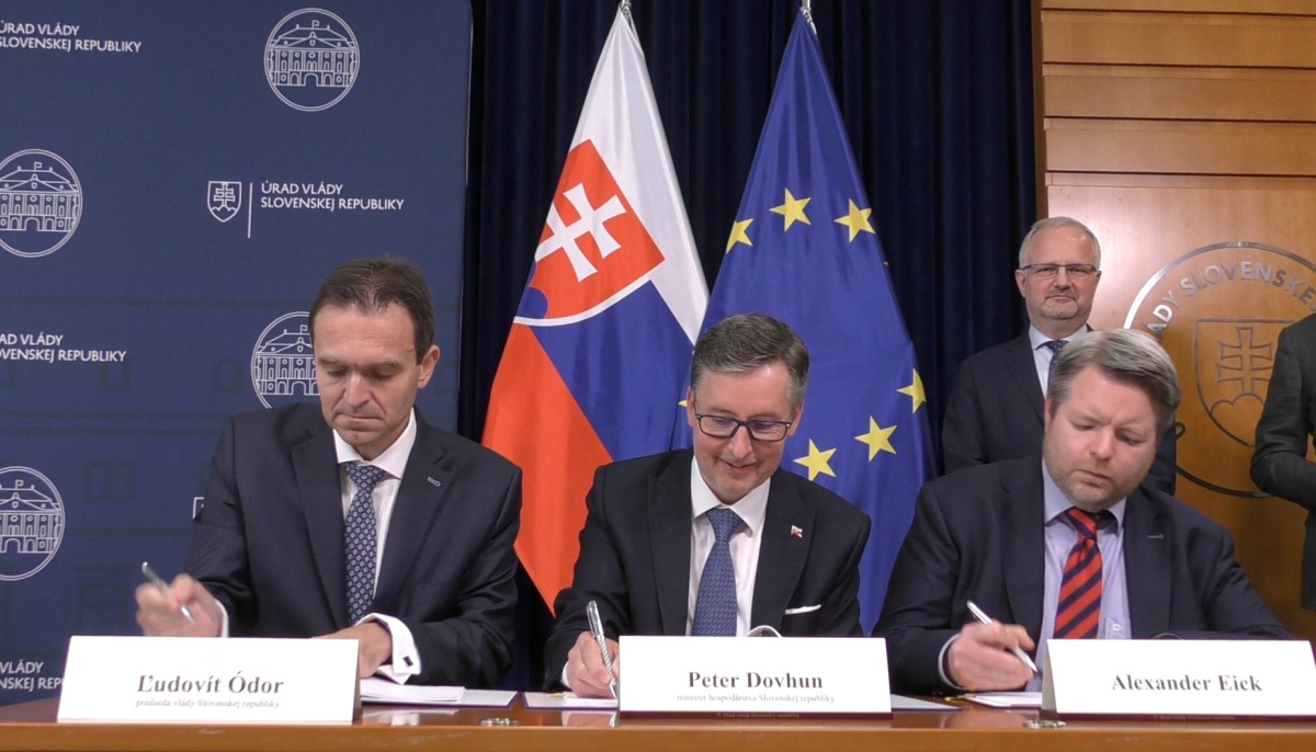 SR vláda Winkelmann podpis zmluva investícia BAX