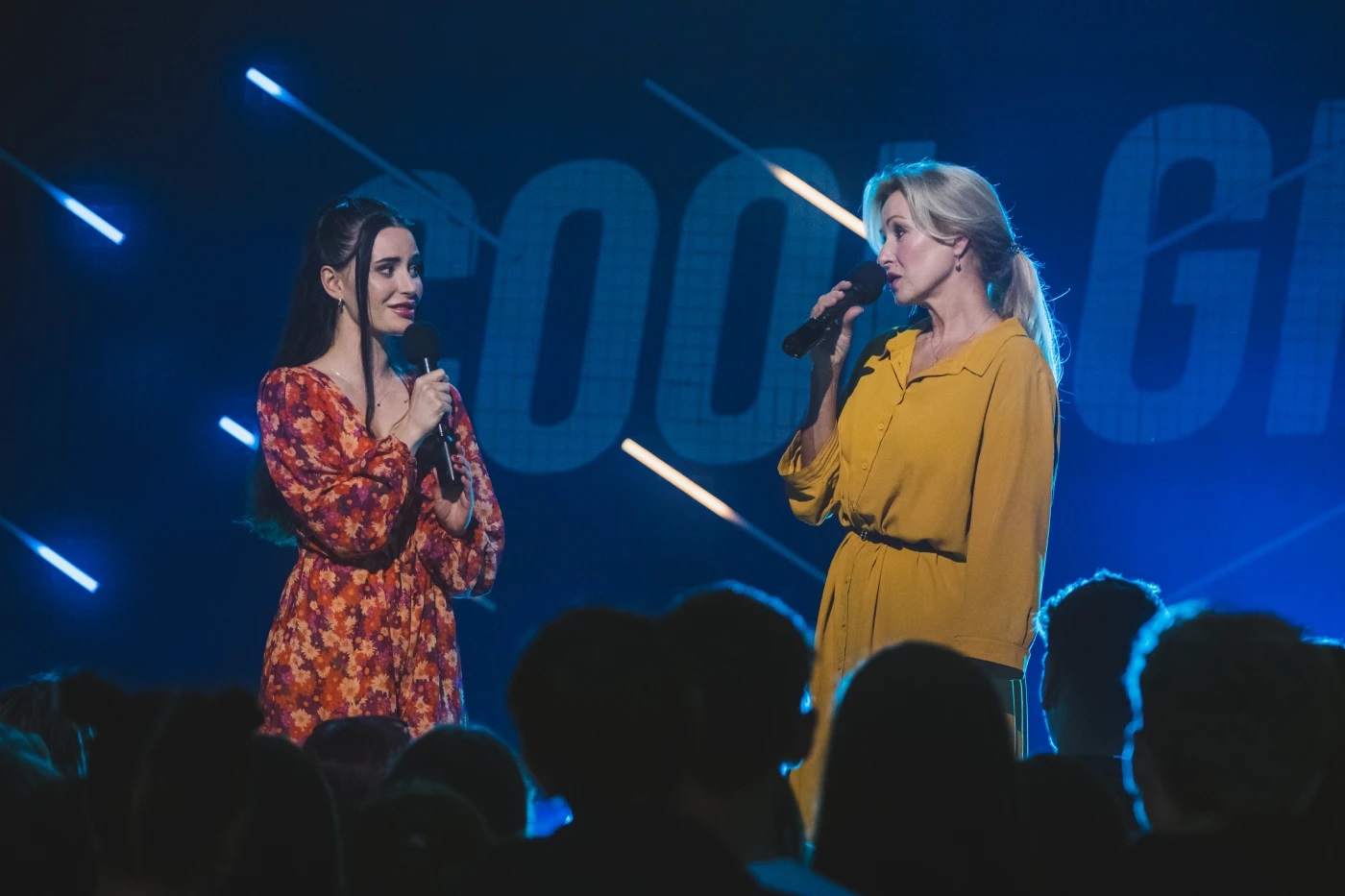 Anna Šulcová a Kateřina Brožová v snímke Cool Girl!.