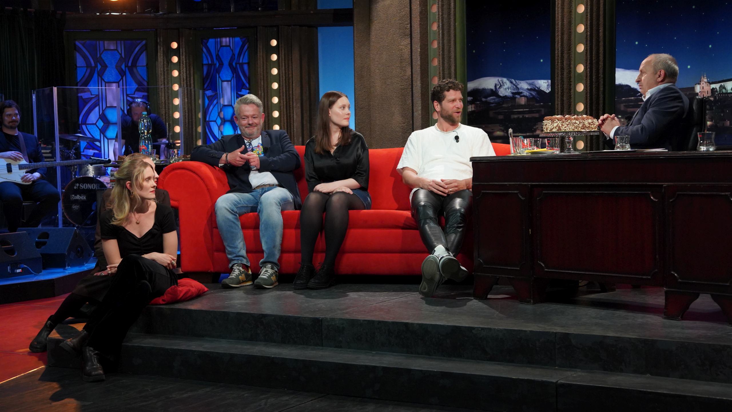 Herec, moderátor a muzikant Aleš Háma, raper Majk Spirit a herečky Sofie Höppnerová a Rozálie a Josefína Prachařové v Show Jana Krause.