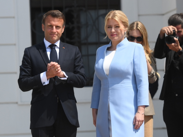 Macron čaputová
