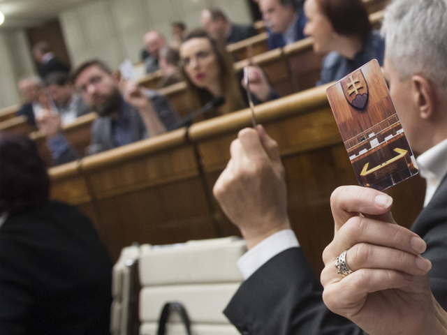 mimoriadna schôdza, február 2020, poslanci, parlament