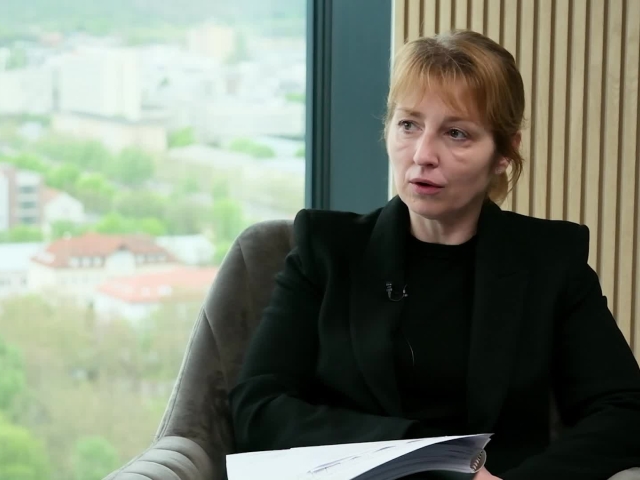 Michaela Putecová, Ide o peniaze