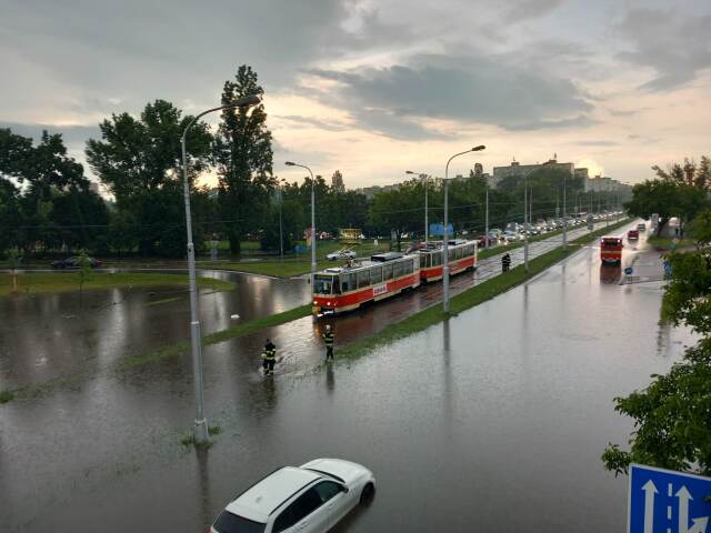 Bratislava / Električka / Dažde / Búrka /