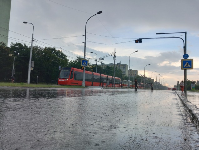 dážď, počasie, električka,