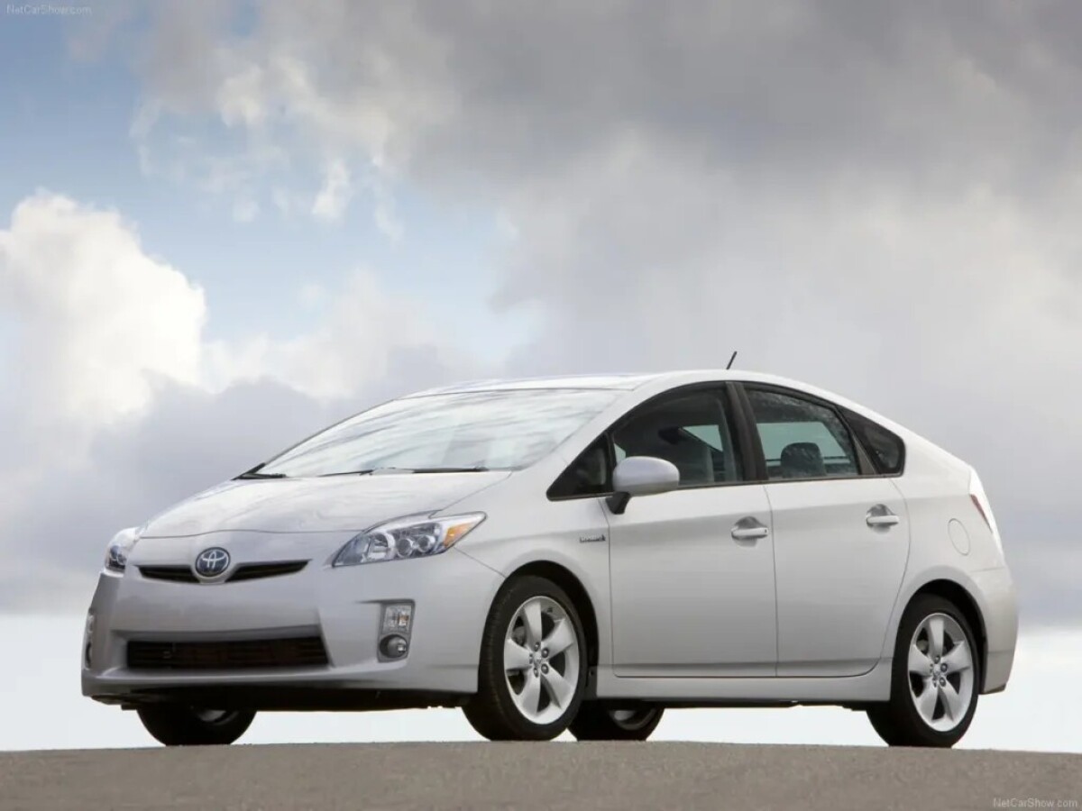 Toyota-Prius-2010-