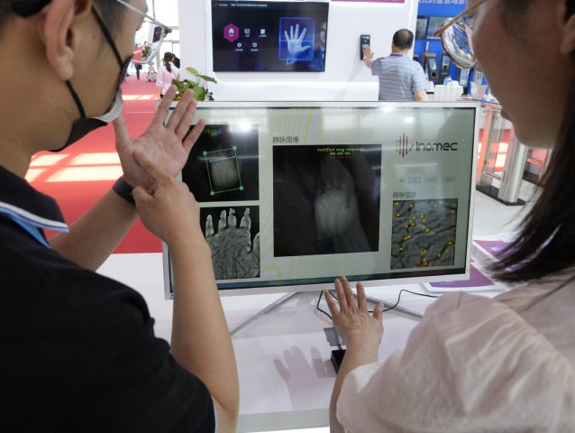 biometrika umela inteligencia cina