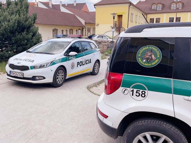 psovodi, trnavská polícia, pyrotechnici, Gymnáziu Jána Baltazára Magina vo Vrbovom