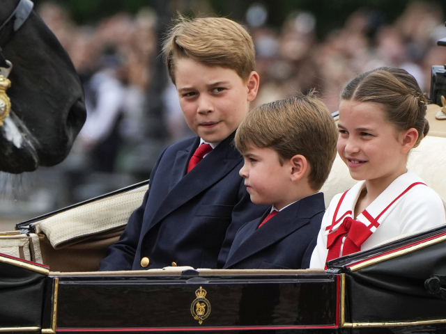 Zľava: princ George, princ Louis a princezná Charlotte