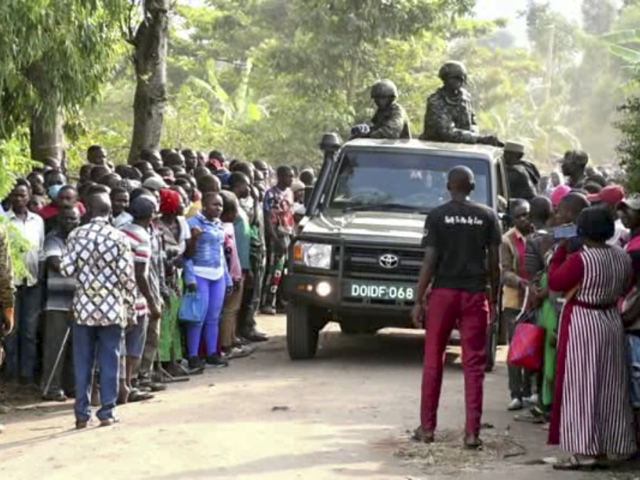 Uganda útok škola polícia