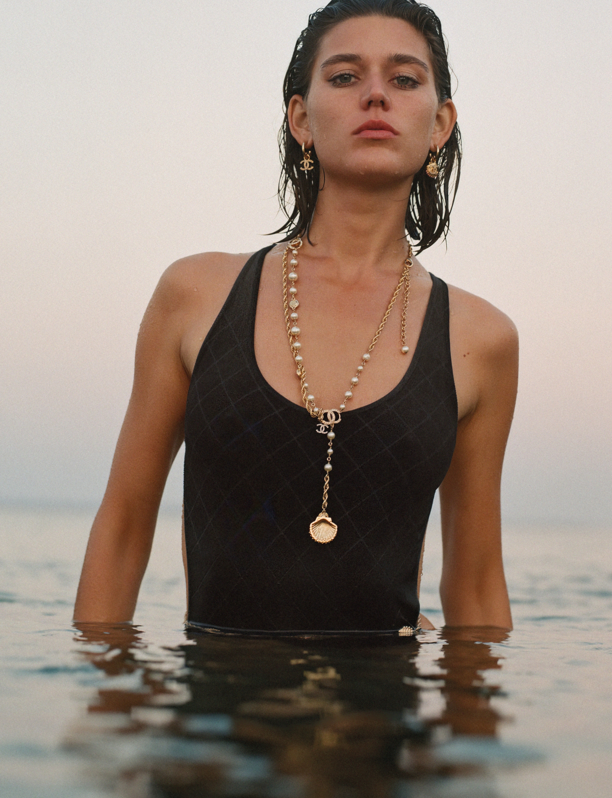 Vivienne Rohner na zábere z kampane COCO Beach od Chanel