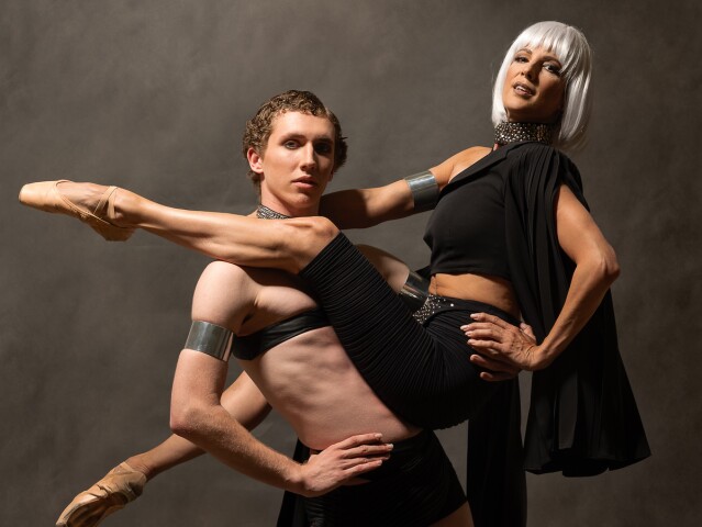 CHIC NOIR  choreografia Lacko Cmorej  Monika Prikkelova  kostymovy dizajn Terezia Fenovcikova  na foto Katarina Kaanova  Peter Andel  autor foto