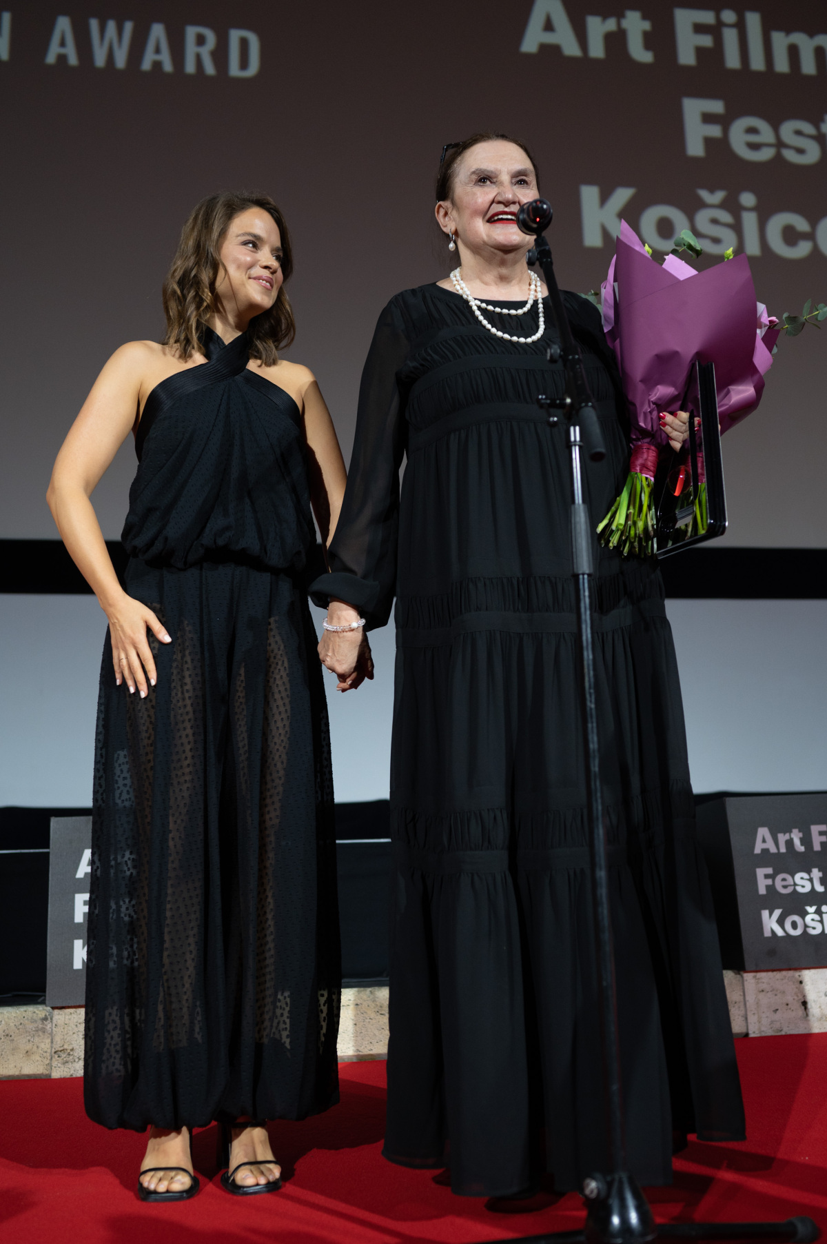 Eva holubová Kristína Svarinská