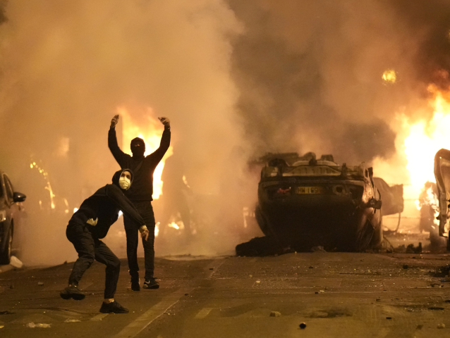 Francúzko, polícia tínedžer usmrtenie protesty zrážky, streľba