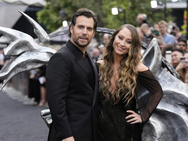 Henry Cavill a jeho partnerka Natalie Viscuso