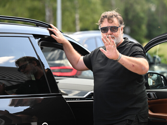 Zhodil vyše 25 kíl a vyzerá opäť ako Gladiátor. Russell Crowe prekvapil fotkou z posilňovne