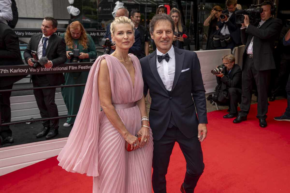 Topmodelka Daniela Peštová v kreácii Jamamme a jej partner Pavol Habera.