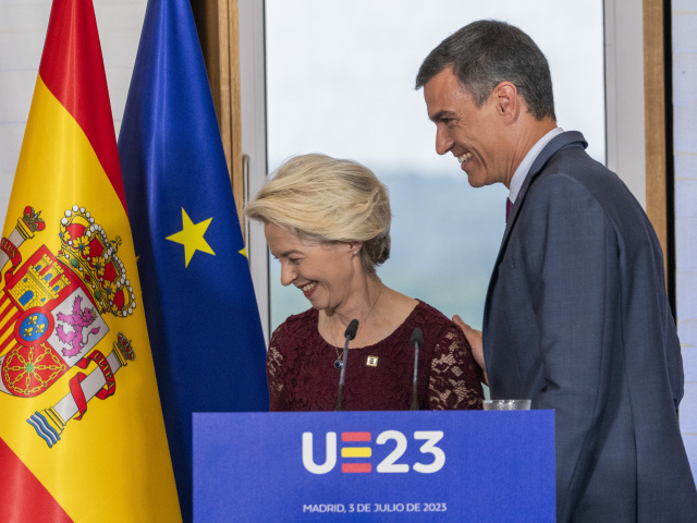 Ursula von der Leyenová / Pedro Sánchez /