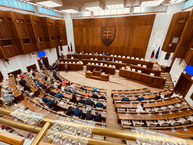 parlament autor: Robert Hüttner