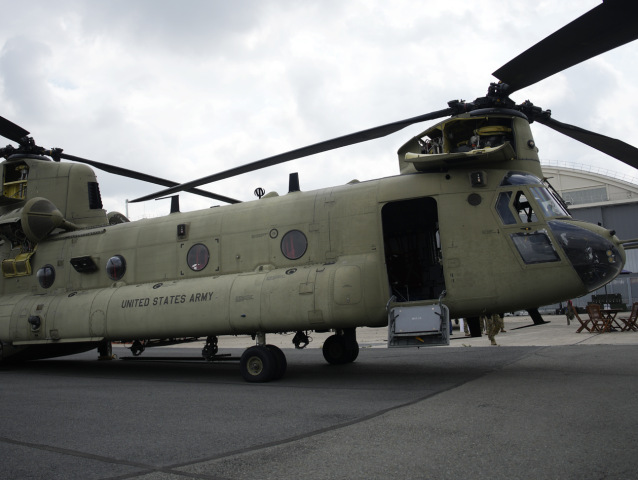 Americký vrtuľník CH-47F Chinook