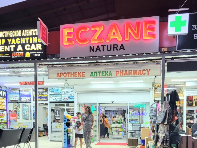 lekaren ECZANE Natura1, Turecko,