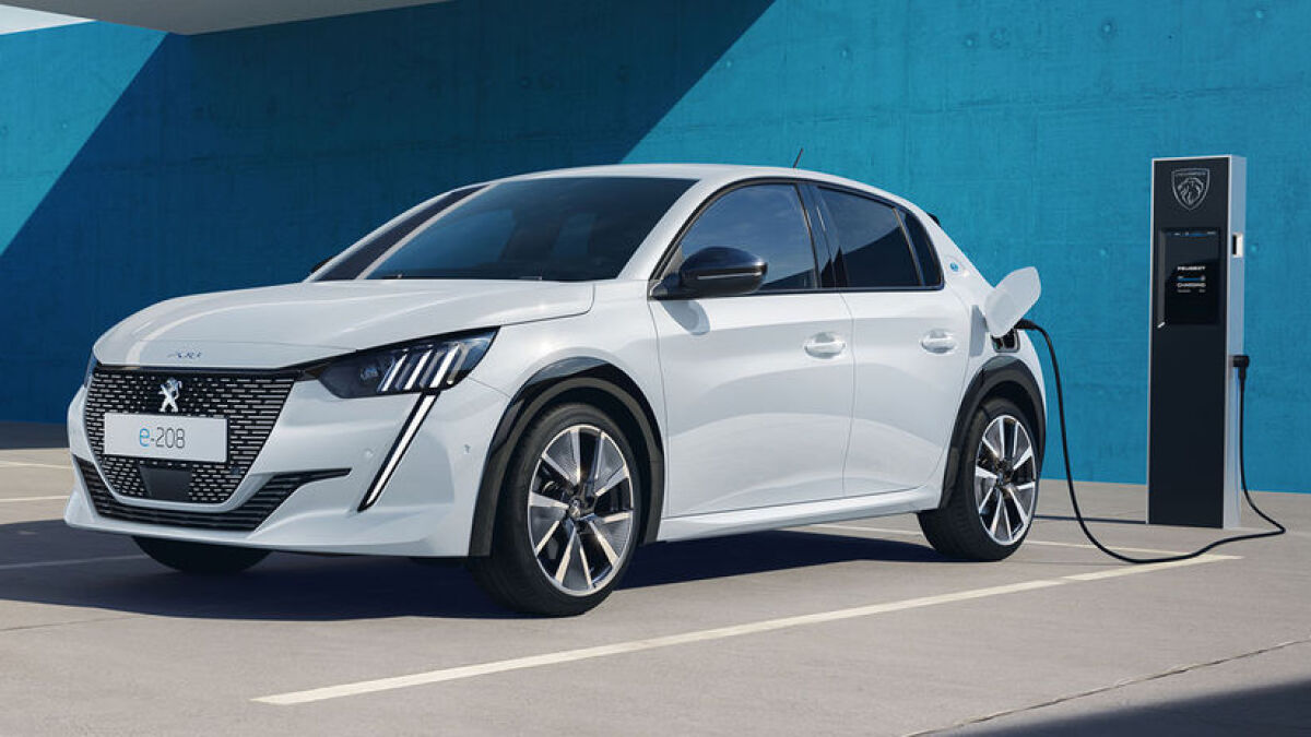 28. Peugeot e-208 - Od 35-tisic eur