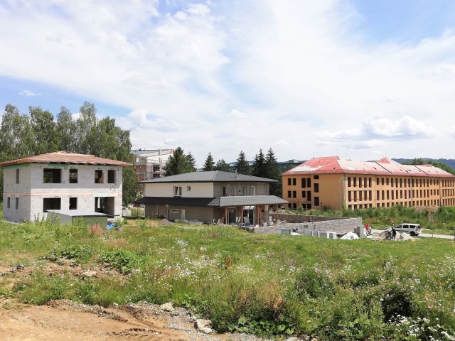 rodinné domy, kasárne, Brezno