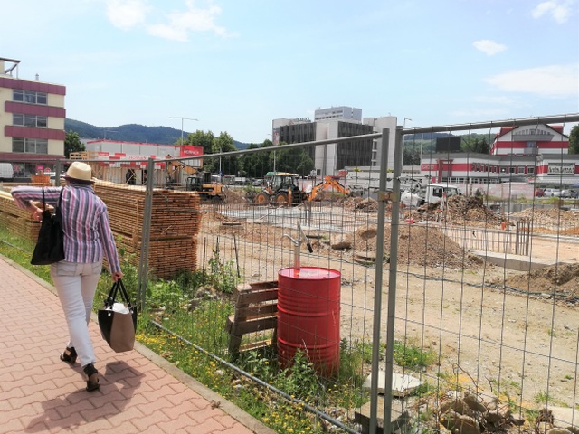 jama, Banská Bystrica, parkovací dom