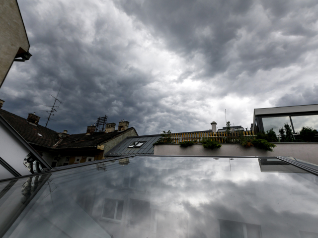 SR Počasie Bratislava Oblaky mračná BAX