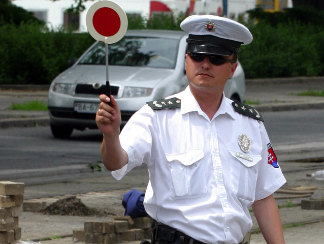 Policajt