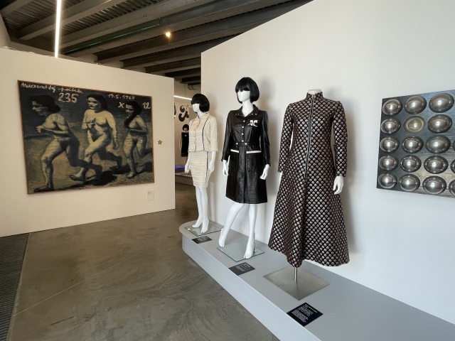 šaty, výstava, Kampa, Fashion Paradox