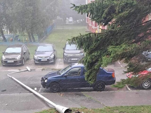 Strážske, búrka