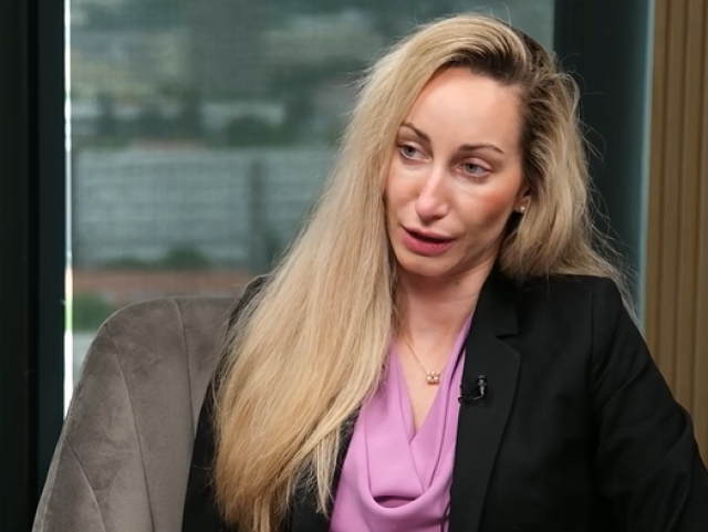 Katarína Kasalová, Ide o peniaze