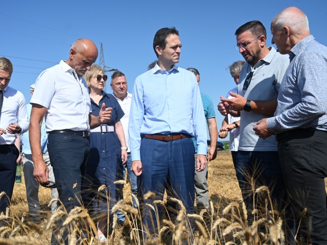 SR Špačince pôdohospodárstvo vláda žatva výjazd TTX