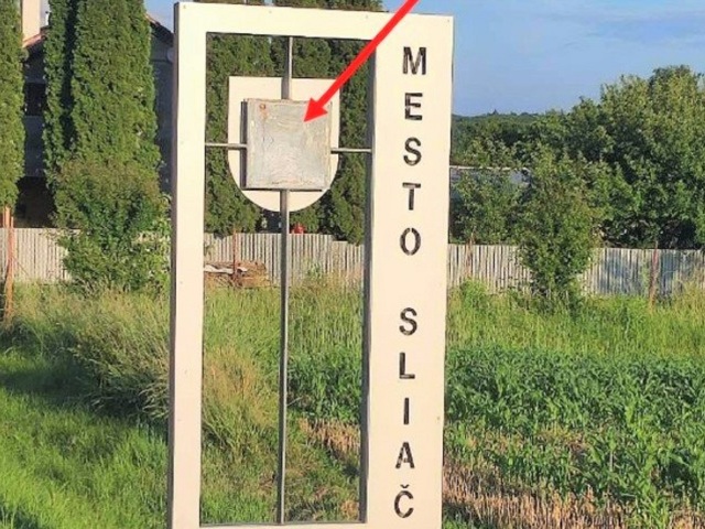 erb, Sliač, odcudzenie