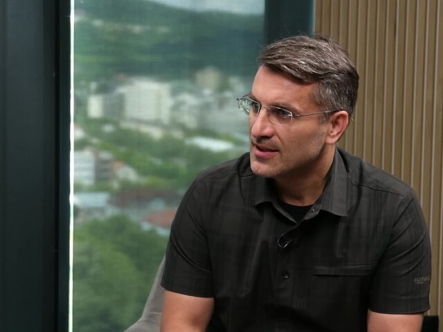 Pavel Škriniar, Ide o peniaze