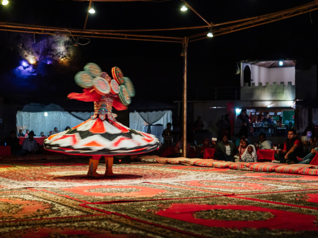derviš, tanoura, tanec, Dubaj, safari,