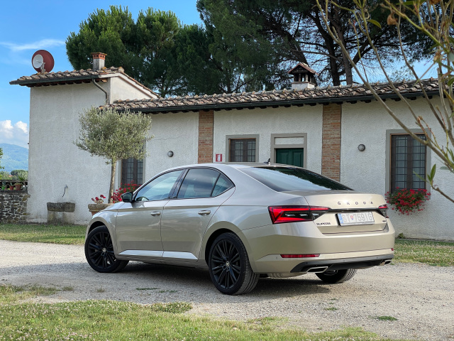 Škoda Superb 2,0 TSI 7DSG 4x4 - 2023