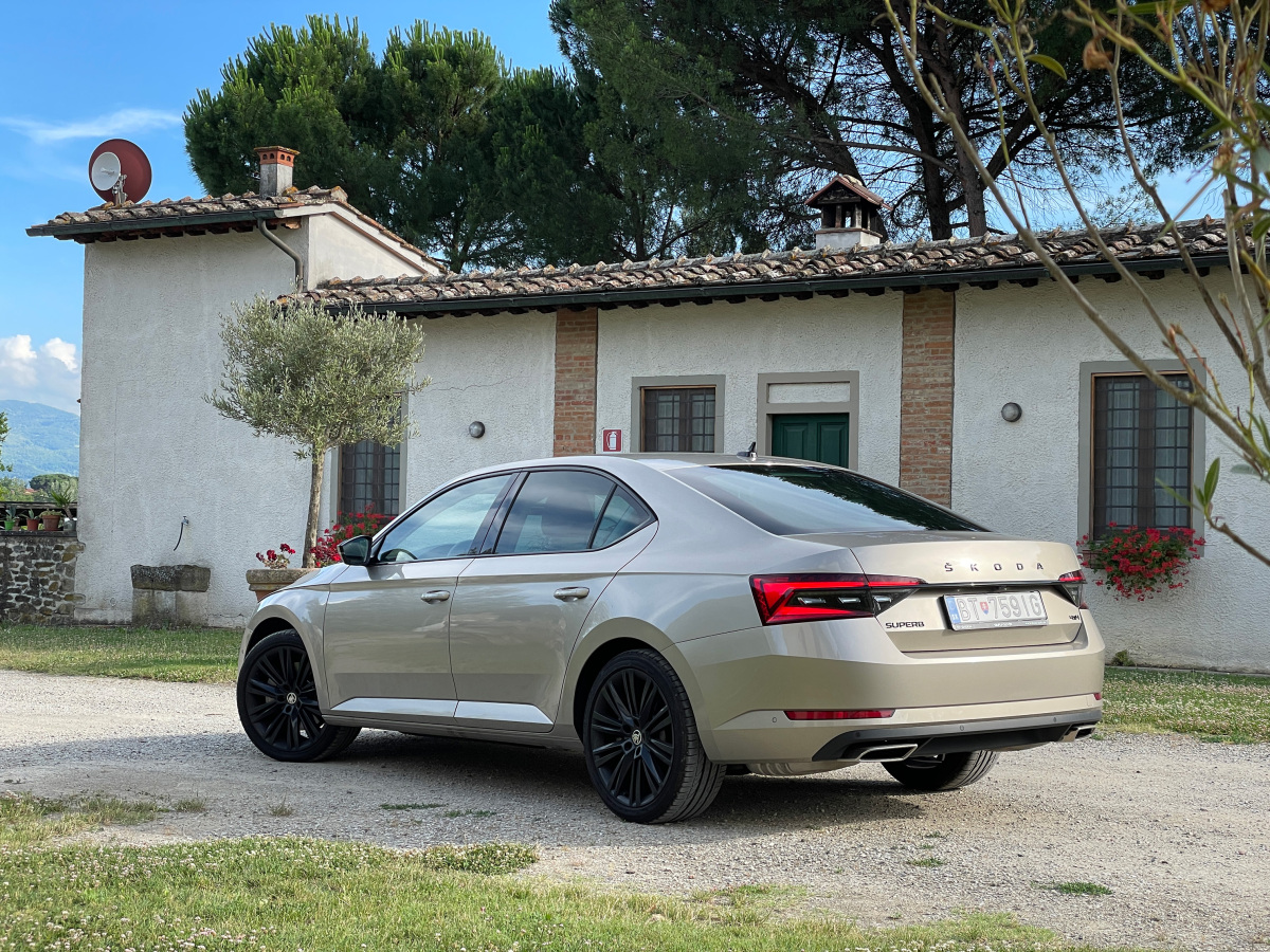 Škoda Superb 2,0 TSI 7DSG 4x4 - 2023