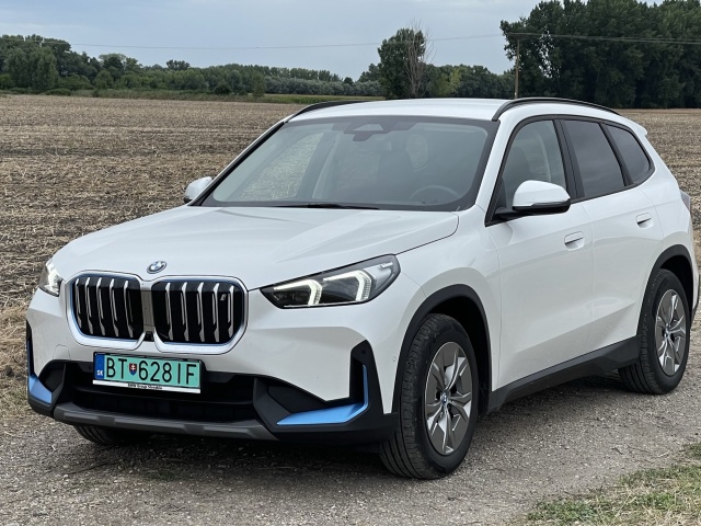 BMW iX1 xDrive30 (2023)