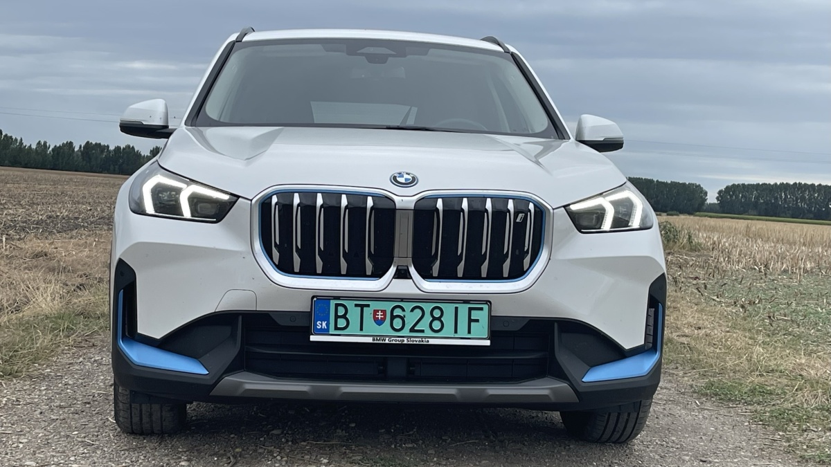 BMW iX1 xDrive30 (2023)