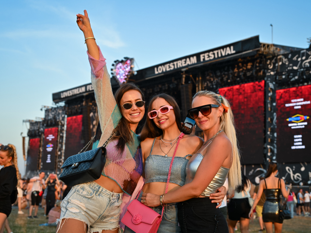 Návštevníčky hudobného festivalu Lovestream