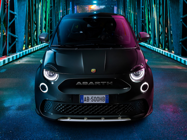 New Abarth 500e Range-Gallery 1-card-03-Desktop-1534X774