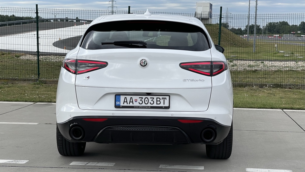 Alfa Romeo Stelvio 2.0 Turbo (2023)