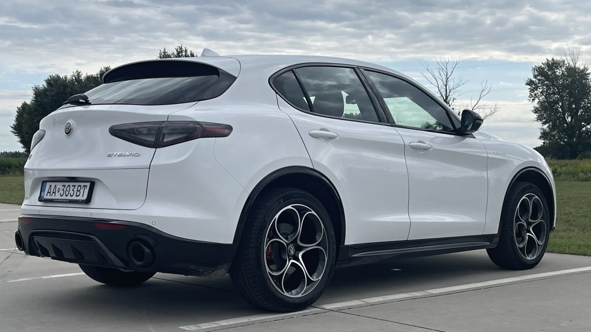Alfa Romeo Stelvio 2.0 Turbo (2023)