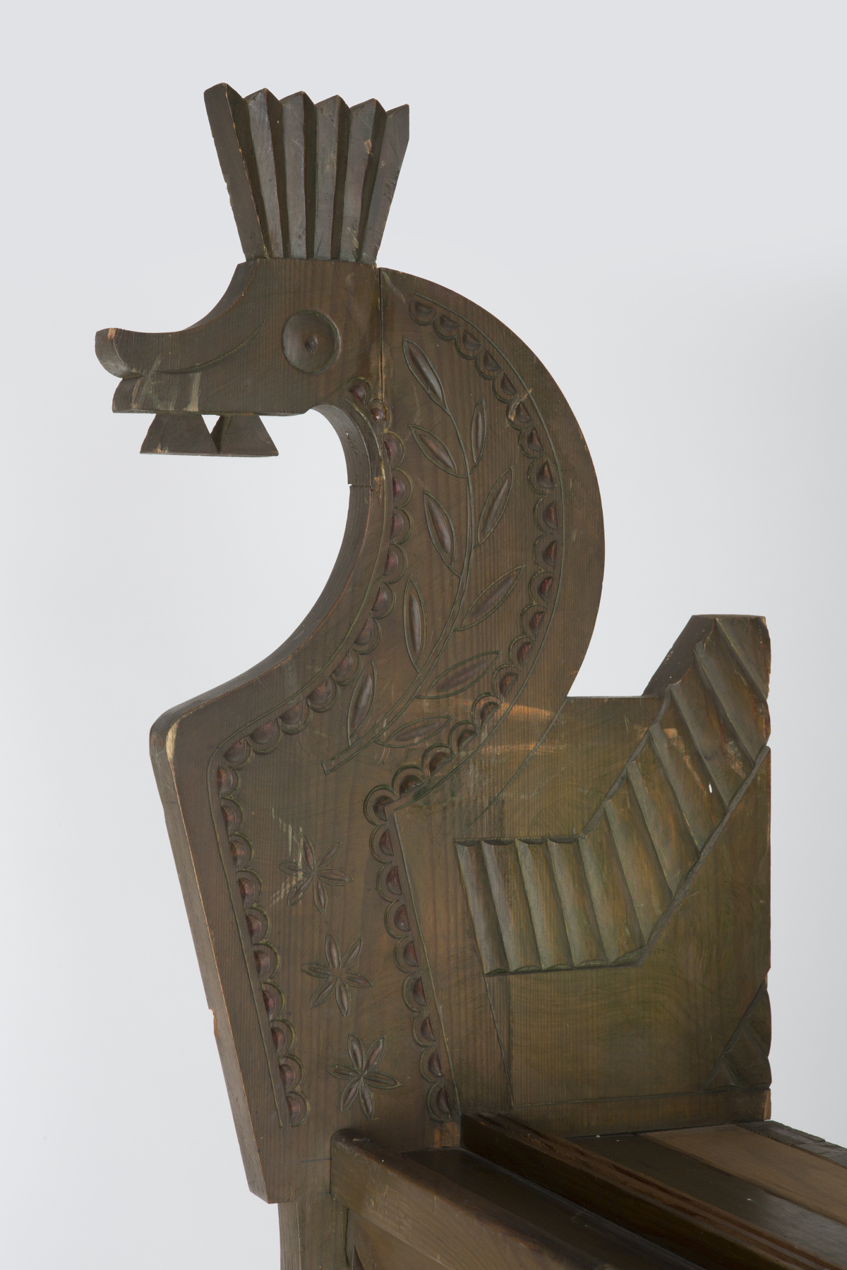 Dušan Samuel Jurkovič: Knižnica (detail). 1901 – 1902. Pracovňa vo vlastnom byte, Veveří ul. č. 14, Brno. Červený smrek, železo. Slovenská národná galéria
