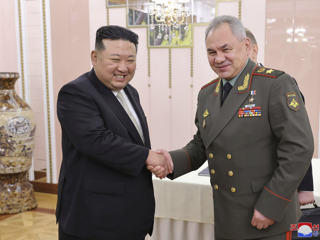 KĽDR Rusko Čína delegácie oslavy